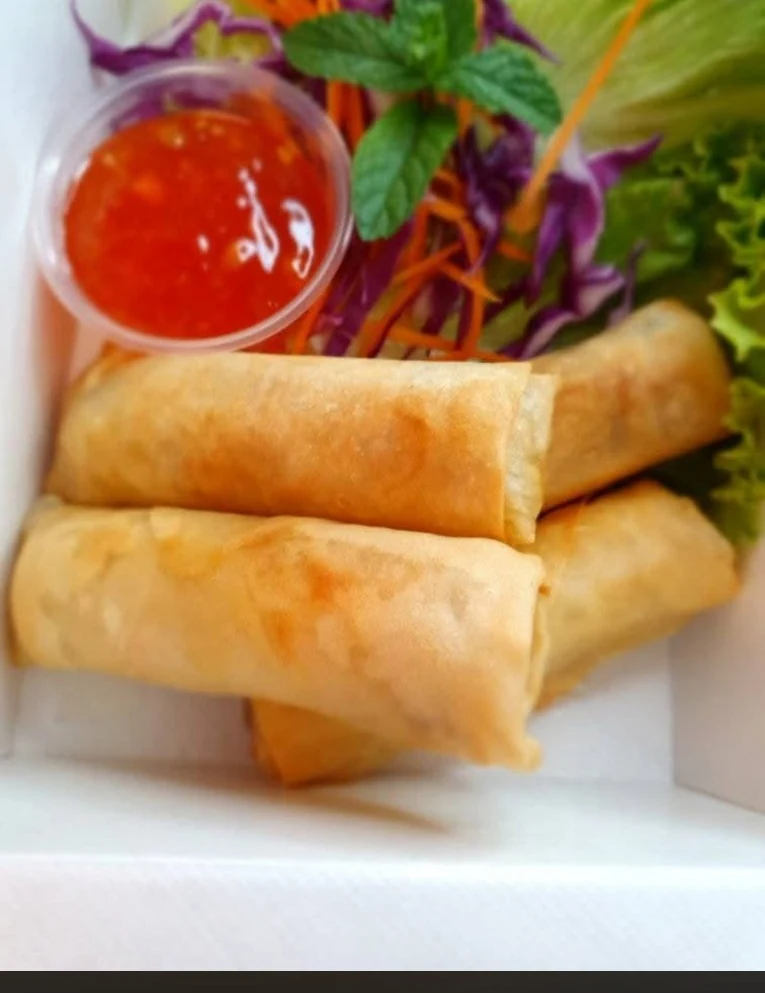 Nems croustillants avec sauce